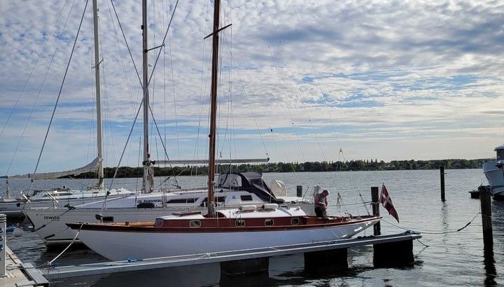 Velsejlende og smuk Sana sejlbåd til salg