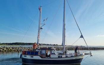 Nauticat 33 med rullesejl