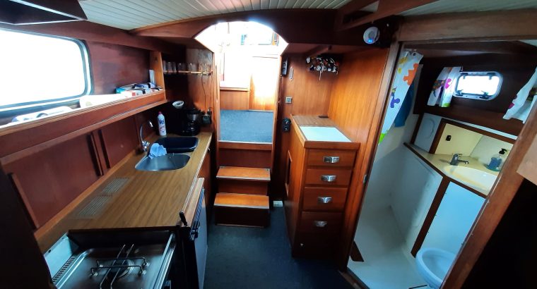 Nauticat 33 med rullesejl