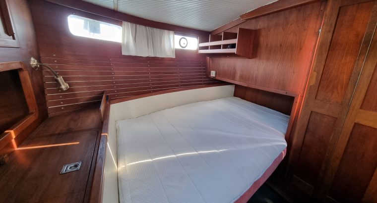 Nauticat 33 med rullesejl