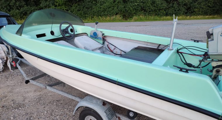 13,5 fods speedbåd, 40hk Suzuki m. Trailer